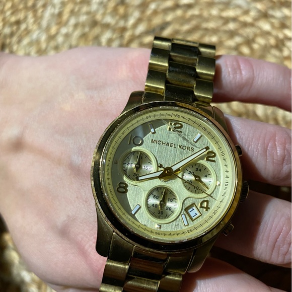 MICHAEL KORS RUNWAY GOLD-TONE WATCH - Picture 4 of 5